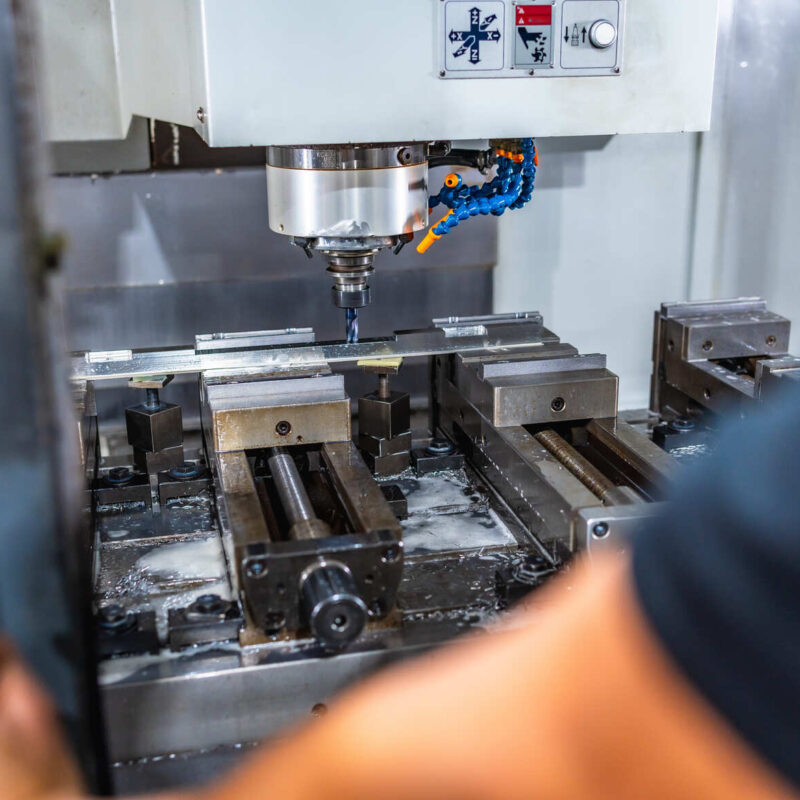 Assistenza Muratec CNC: ottimizzazione dei torni automatici e continuità produttiva
