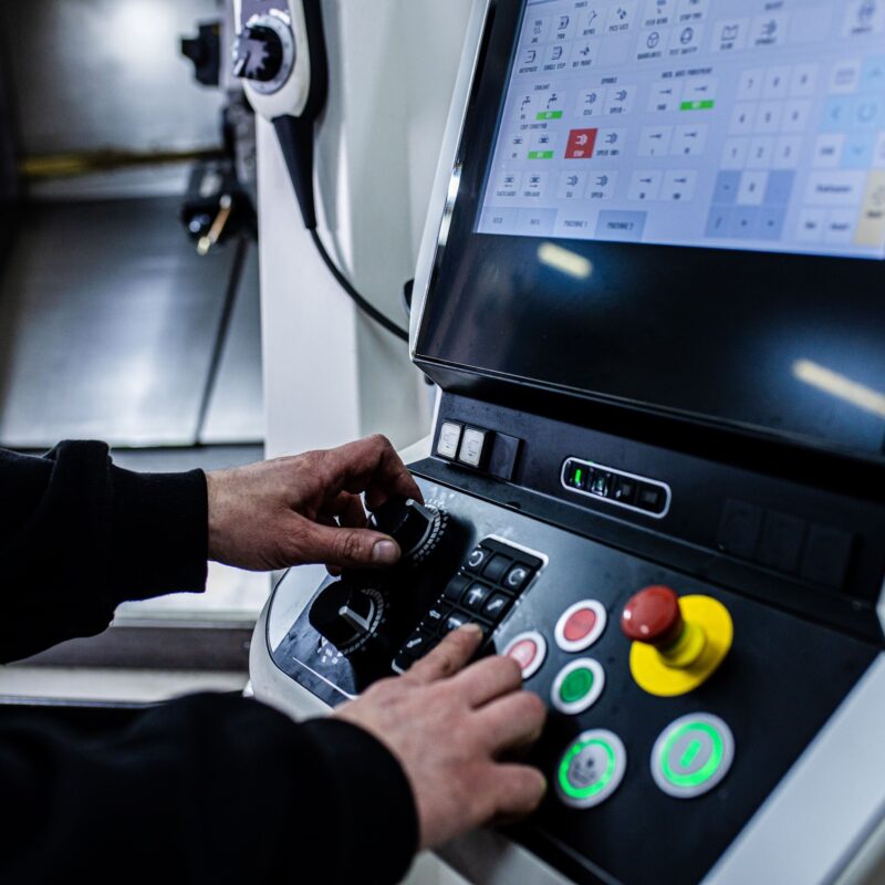 Risparmio Energetico e Sostenibilità nella Meccanica CNC: ridurre i costi operativi con la manutenzione